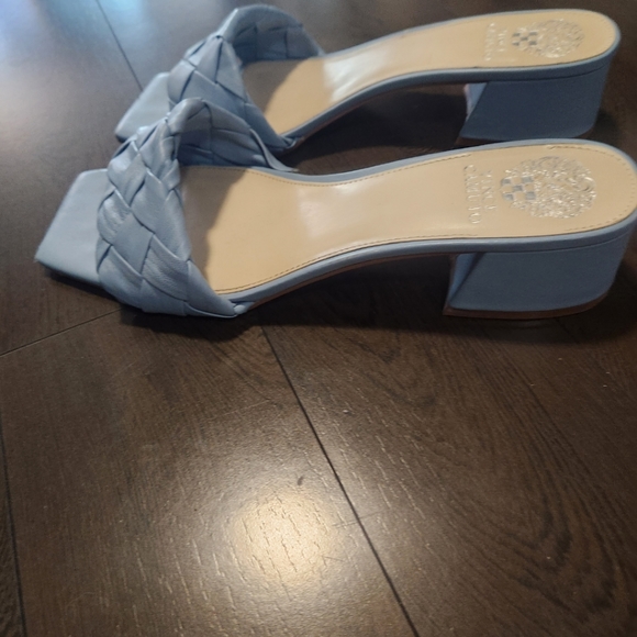 VINCE CAMUTO HEEL SANDAL - Picture 2 of 3